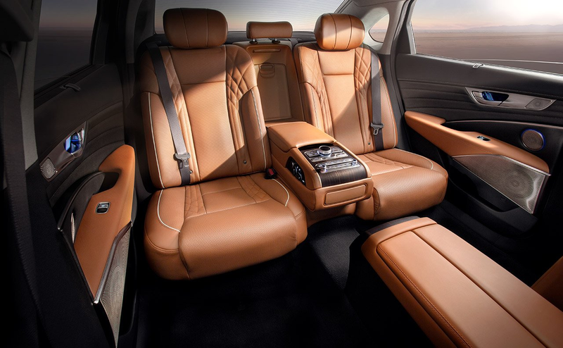 Illustration for article titled For the few hundred people that care: the 2019 Kia K900 starts at $59,900